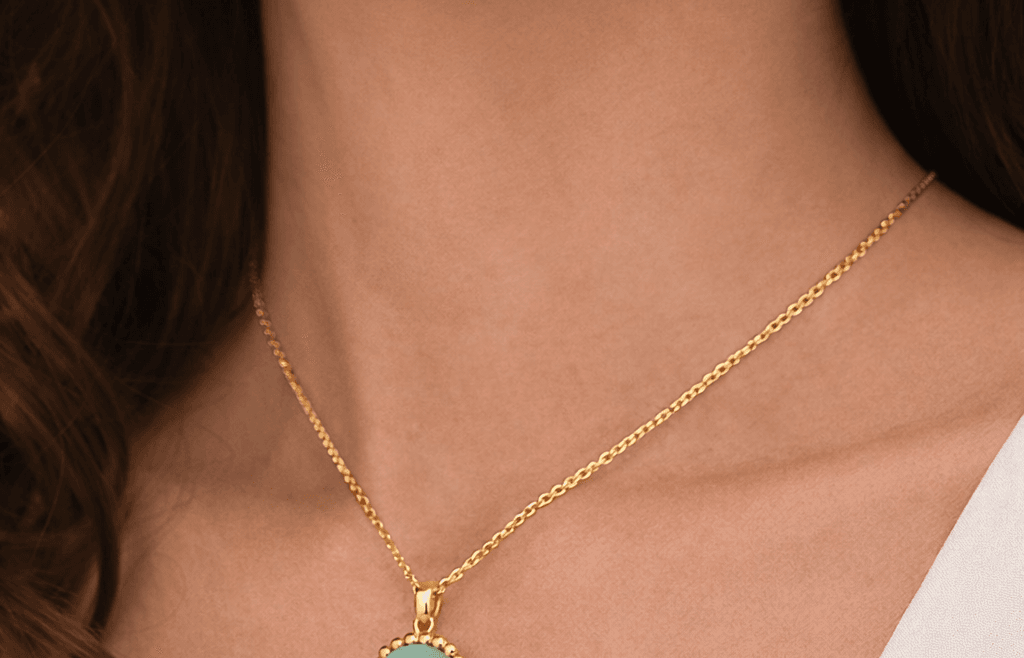 Set de bijuterii din aur 14K cu piatră verde – eleganță modernă și rafinament