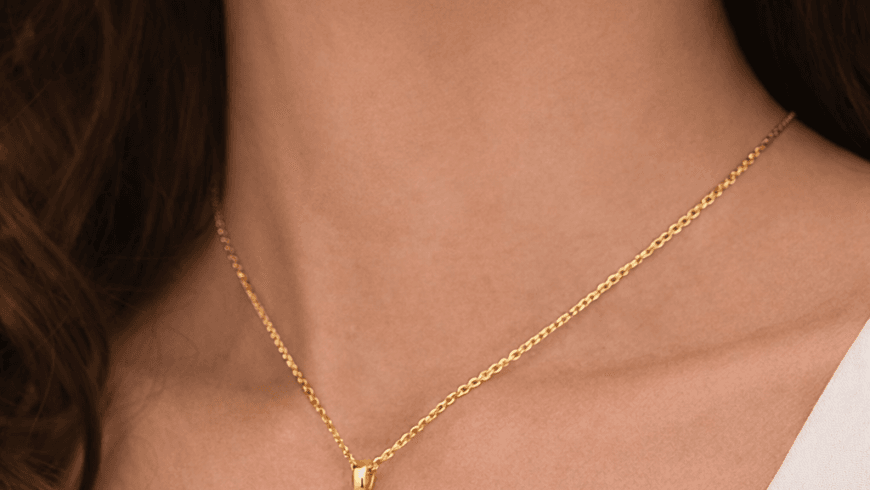 Set de bijuterii din aur 14K cu piatră verde – eleganță modernă și rafinament