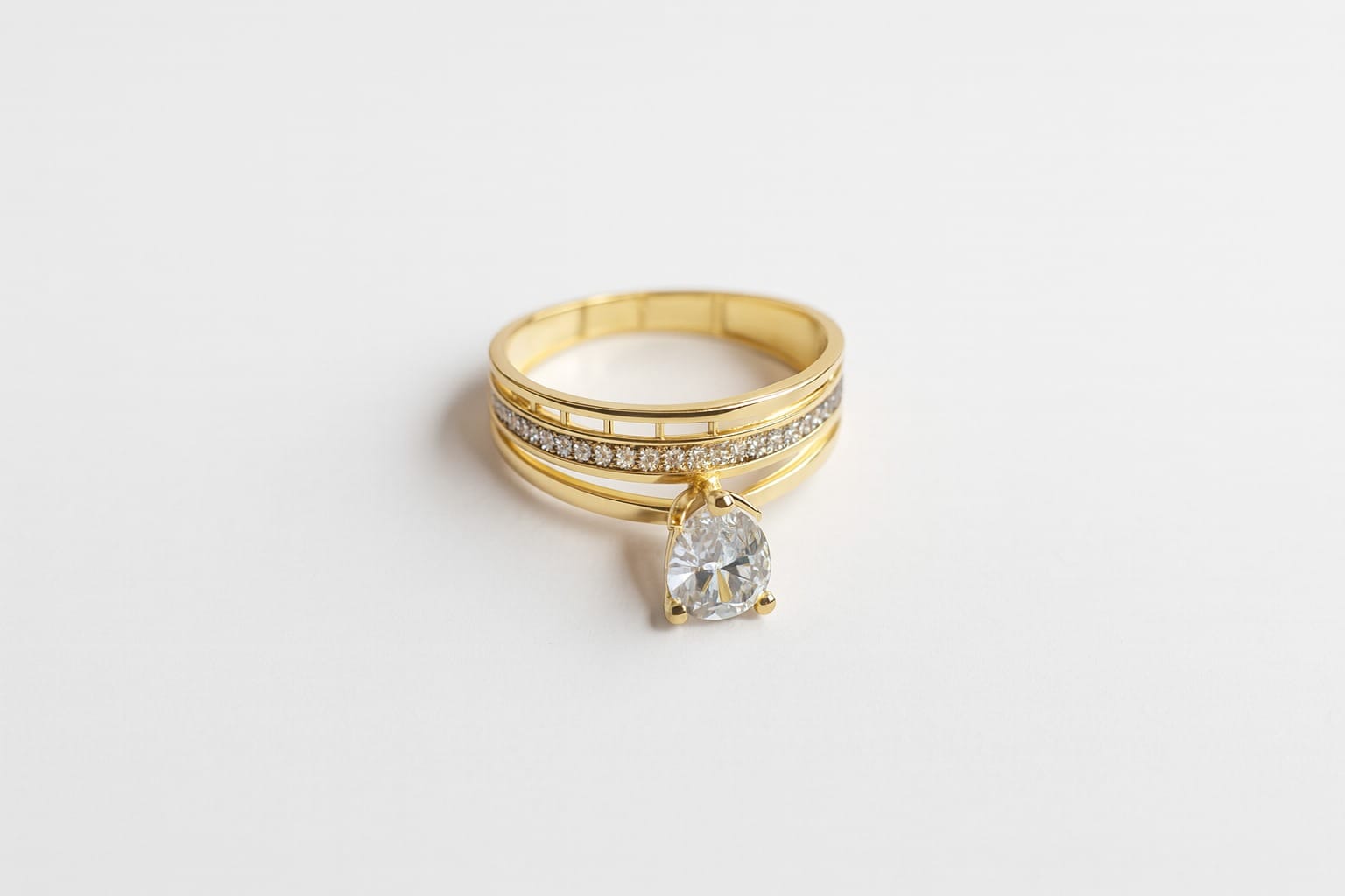 Inel din aur 14K cu zirconiu mare pear-cut