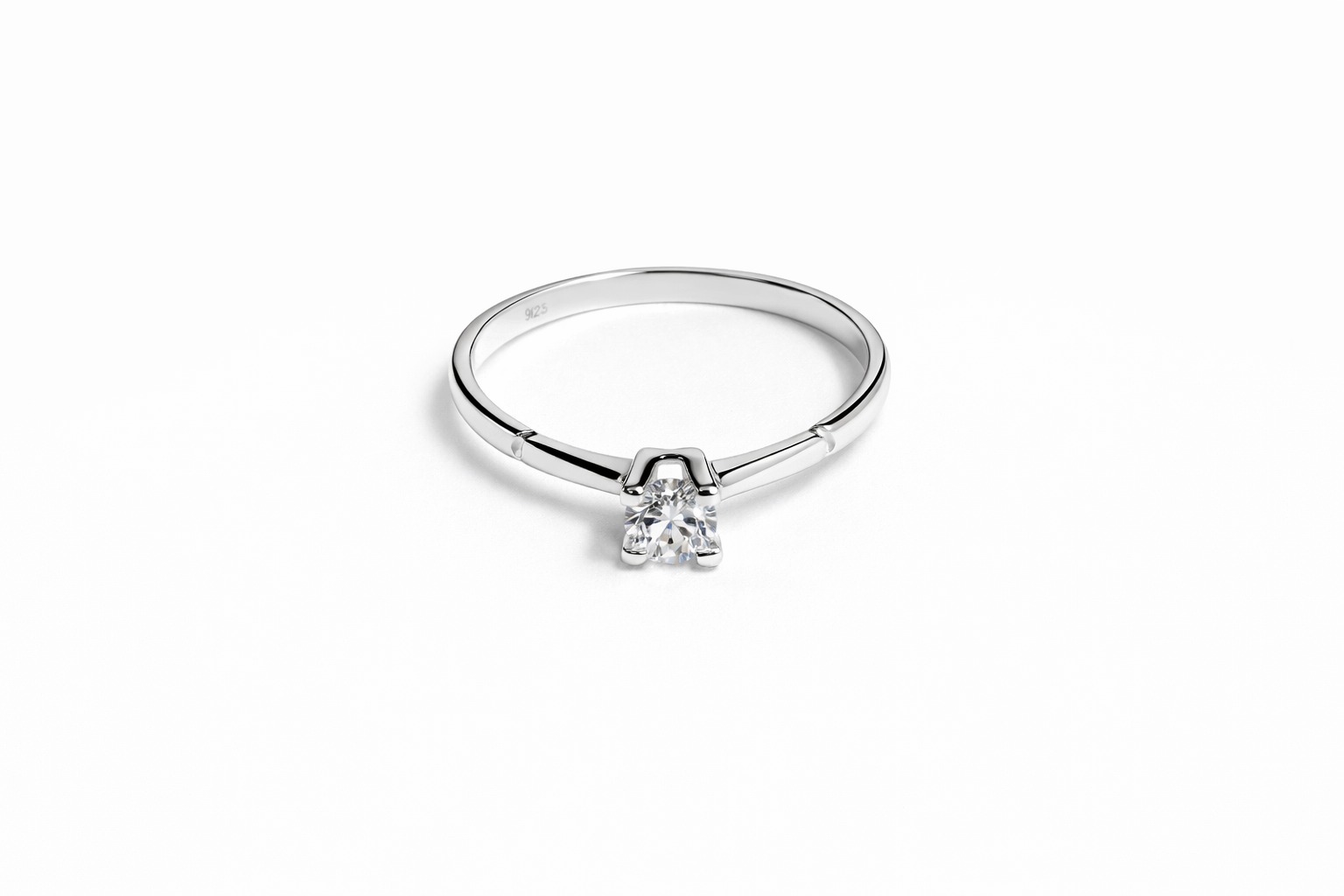 Inel din Argint 925 cu Zirconia – Solitaire Elegant, Design Clasic