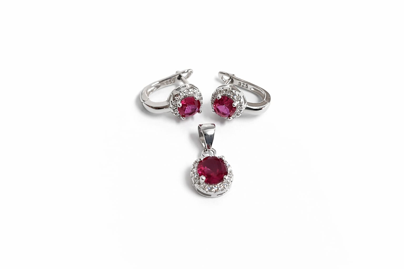 Set bijuterii din argint 925 cu zirconia roșie – cercei și pandantiv eleganți